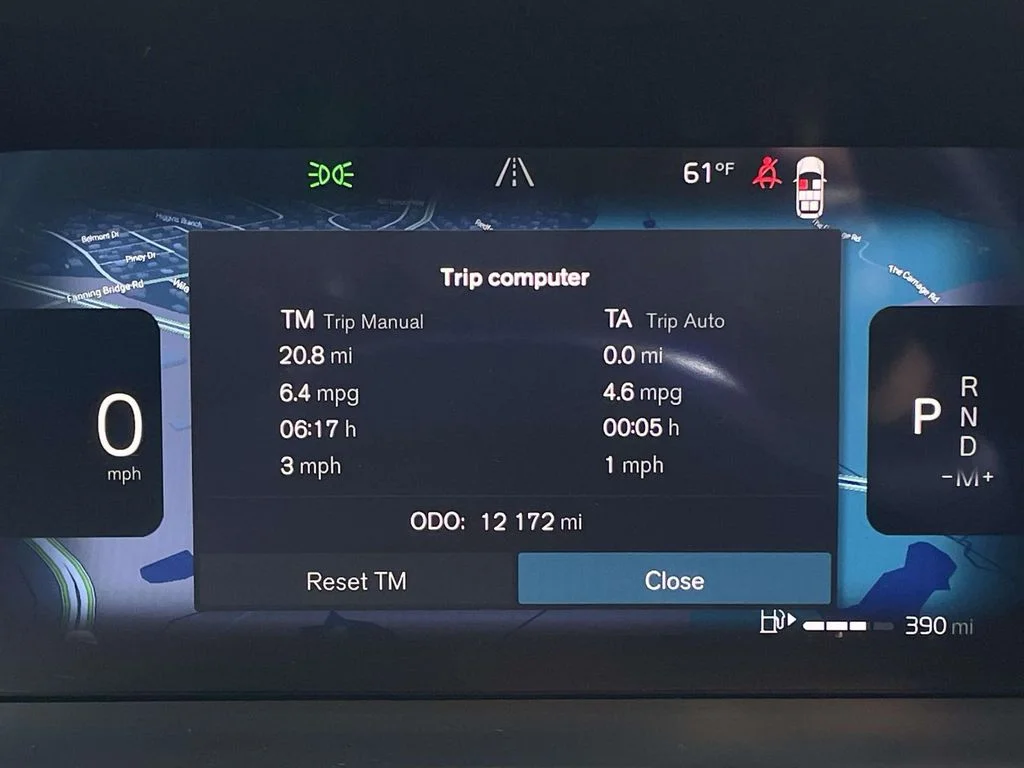 Used 2025 Onyx Black Metallic Volvo Core image 15