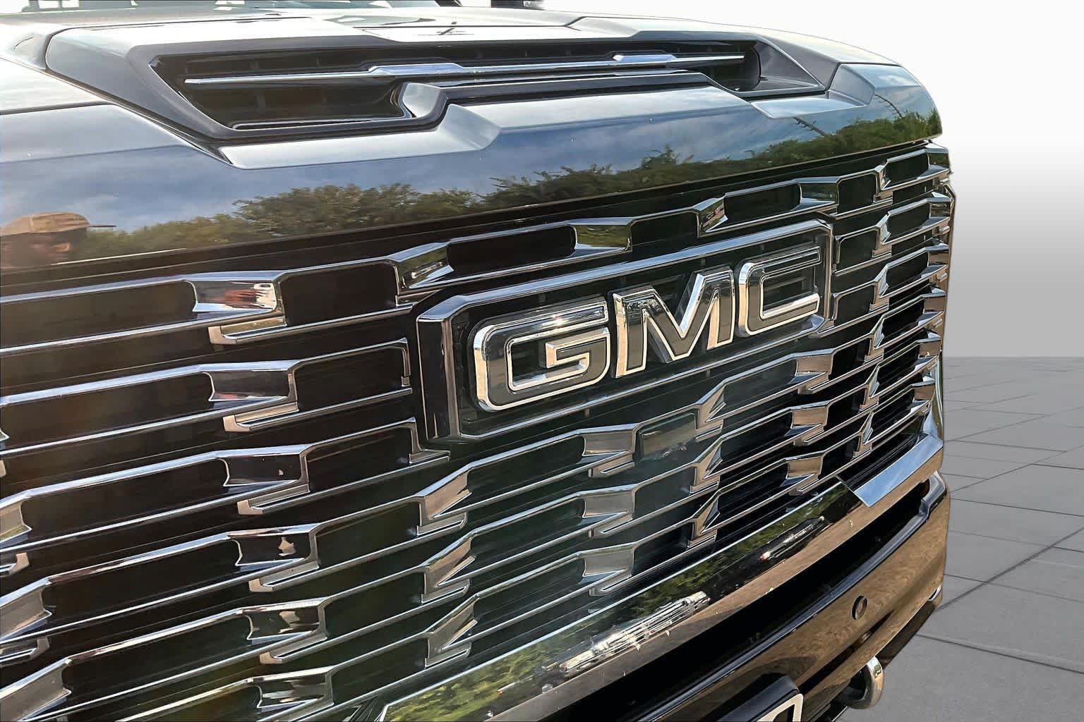 Used 2024 Onyx Black GMC Denali Ultimate image 30