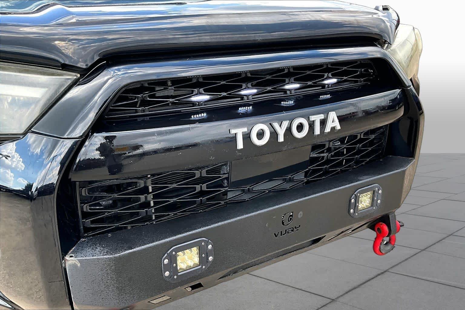 Used 2020 Midnight Black Metallic Toyota SR5 Premium image 30