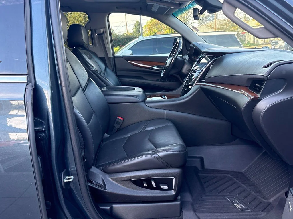Used 2019 Gray Cadillac Premium Luxury image 24