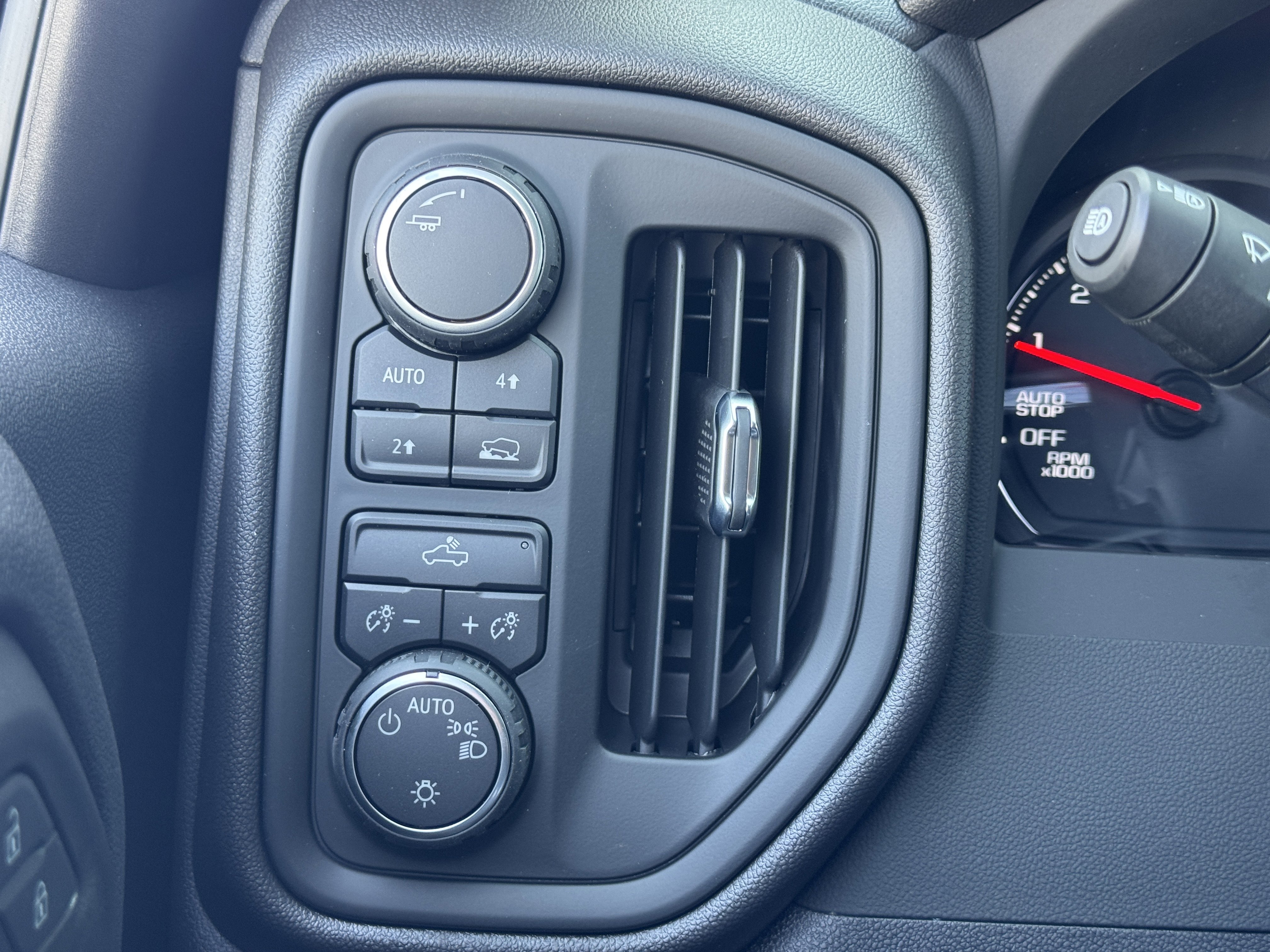 2025 Chevrolet Silverado 1500 Custom - Photo 25