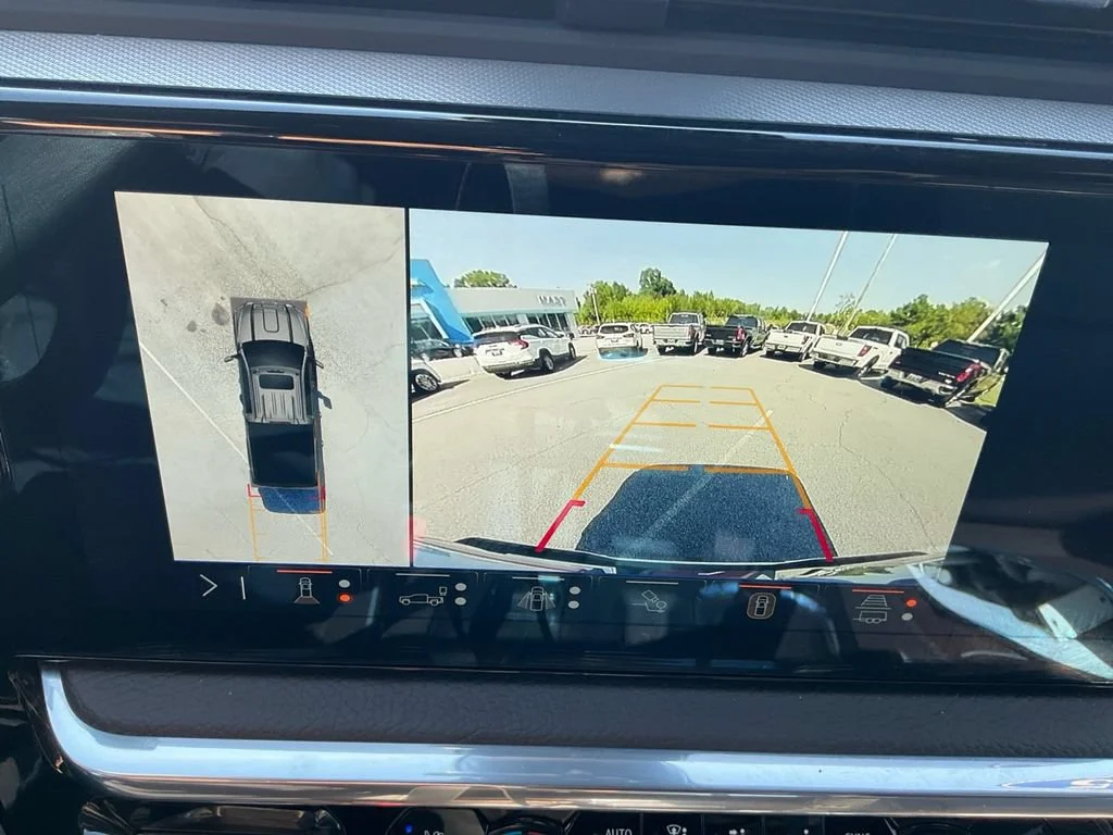 Used 2025 White Frost Tricoat GMC Denali image 20