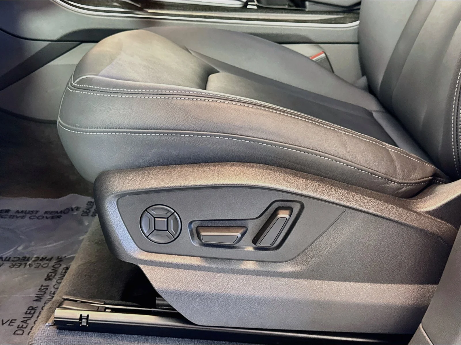 Used 2025 Carrara White Audi Premium image 17