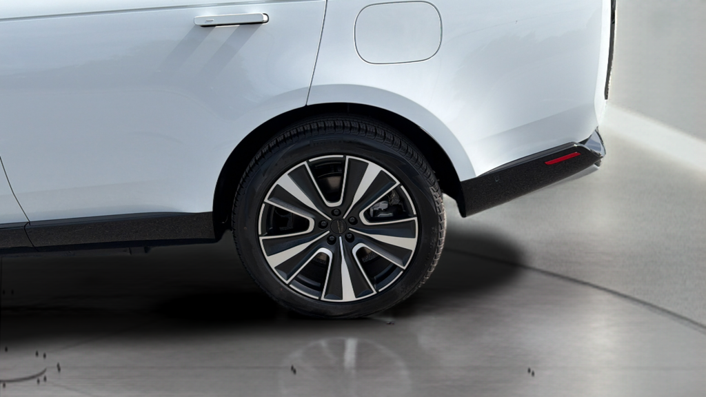 New 2026 Fuji White Land Rover SE image 16