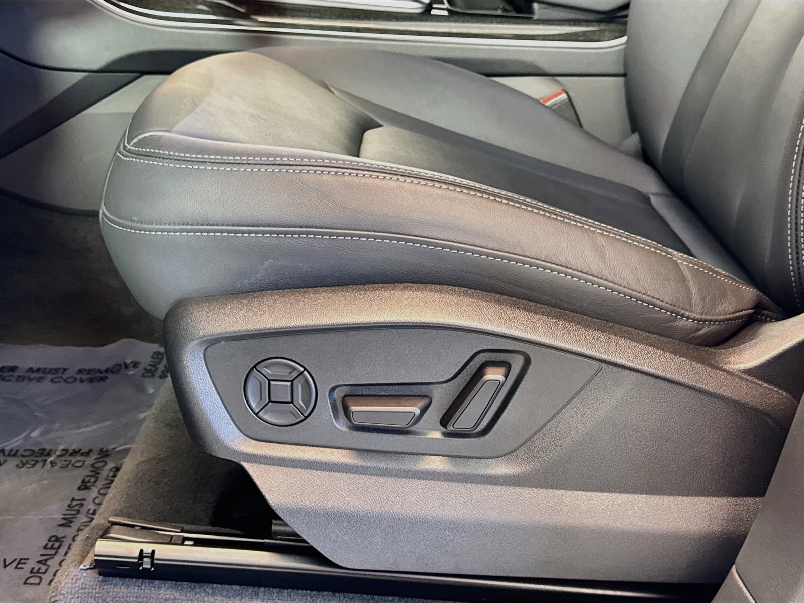 Used 2025 Carrara White Audi Premium image 17