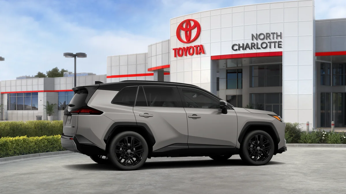 New 2026 Meteor Shower with Midnight Black Metallic roof Toyota XSE image 33
