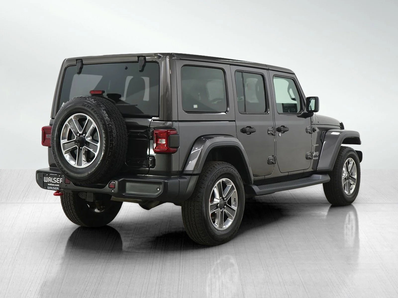Used 2018 Granite Crystal Metallic Clearcoat Jeep Unlimited Sahara image 5