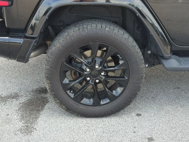Used 2022 Black Jeep Unlimited Sahara High Altitude image 32