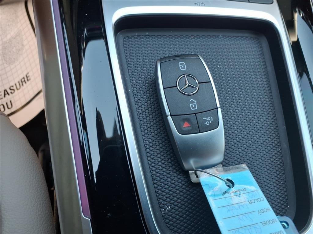 Used 2025 Polar White Mercedes-Benz GLA 250 image 29