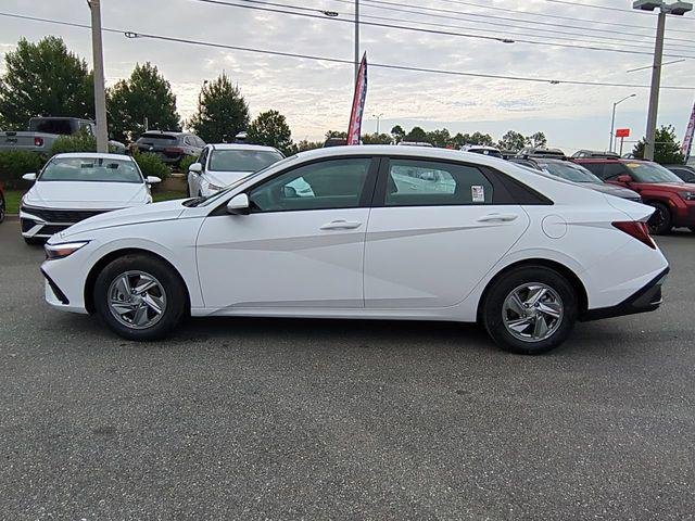 New 2026 White Hyundai SE image 8
