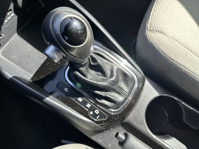 Used 2012 White Kia EX image 22