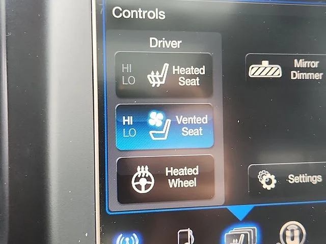 Used 2016 White Jeep Overland image 26