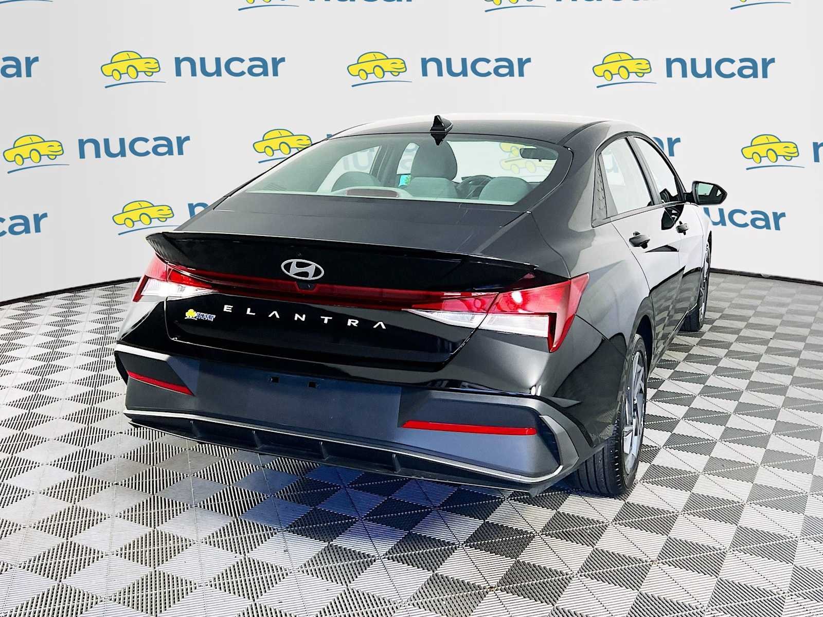 Used 2025 Abyss Black Hyundai SEL Sport image 7