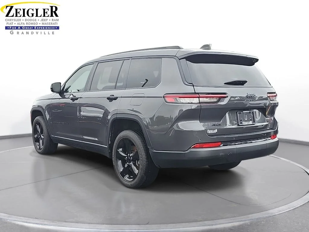 Used 2023 Gray Jeep Altitude image 7