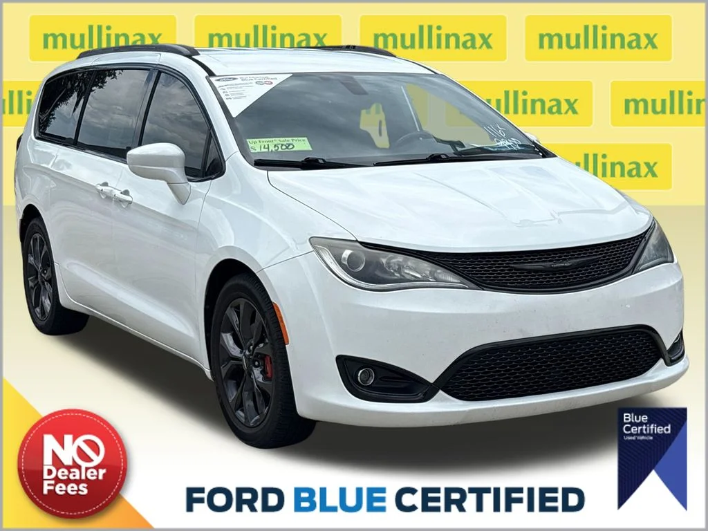 2019 Chrysler Pacifica Touring L Plus's photo