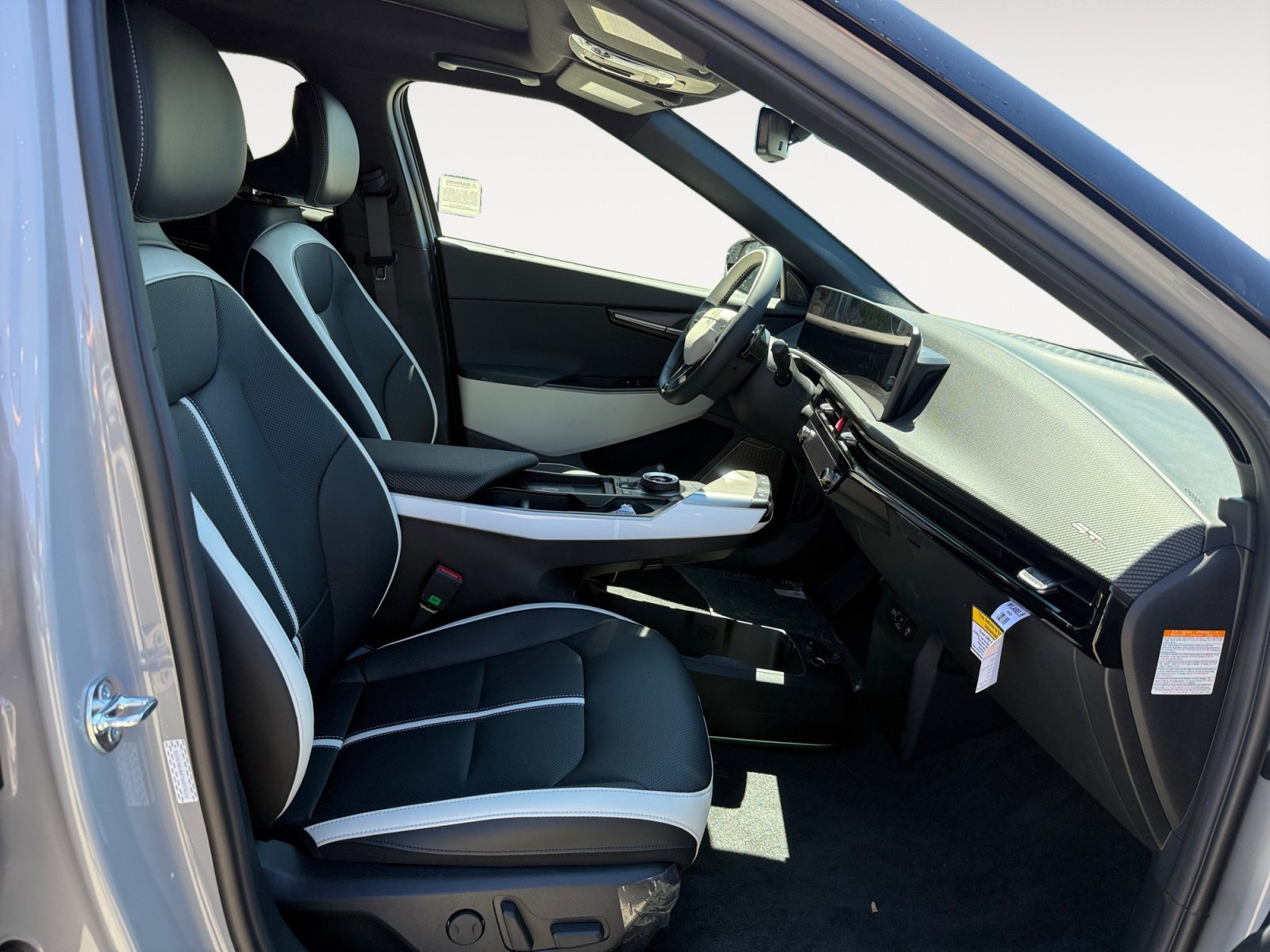 New 2026 Wolf Gray / Black Roof Kia GT-LINE image 19