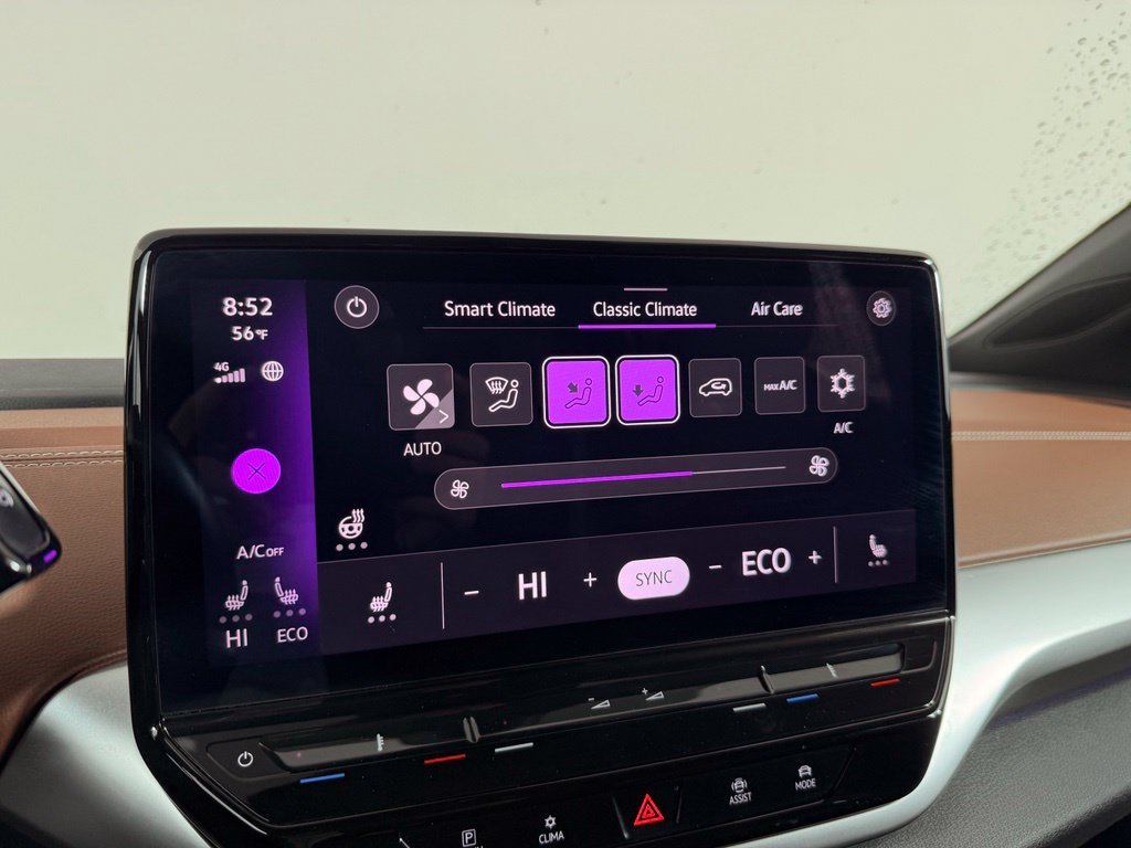 Used 2021 Blue Volkswagen Pro S image 32