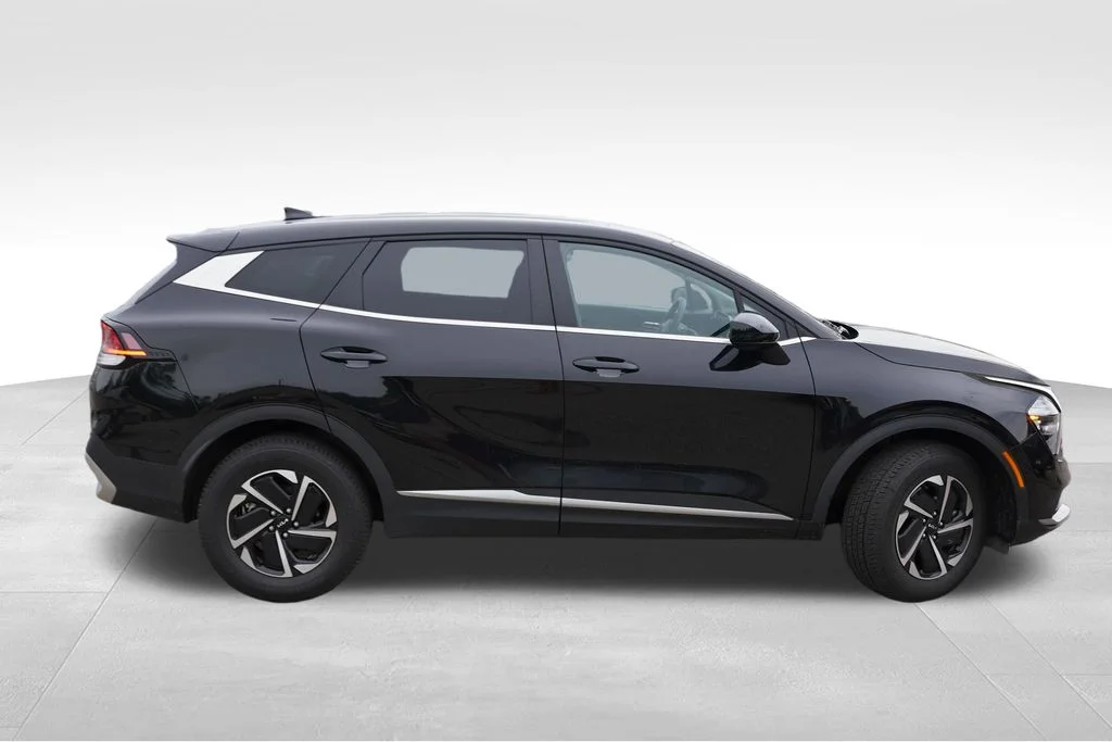 Used 2023 Fusion Black Kia LX image 2