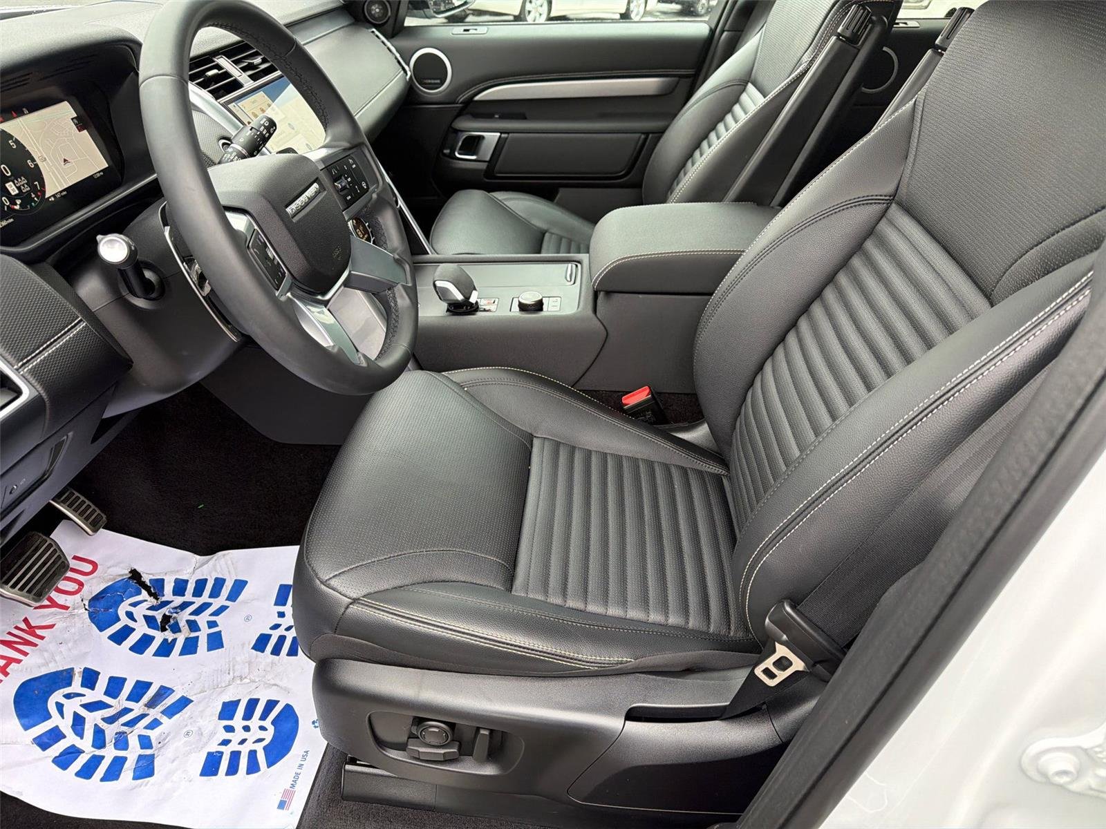 Used 2024 Fuji White Land Rover Dynamic SE image 9