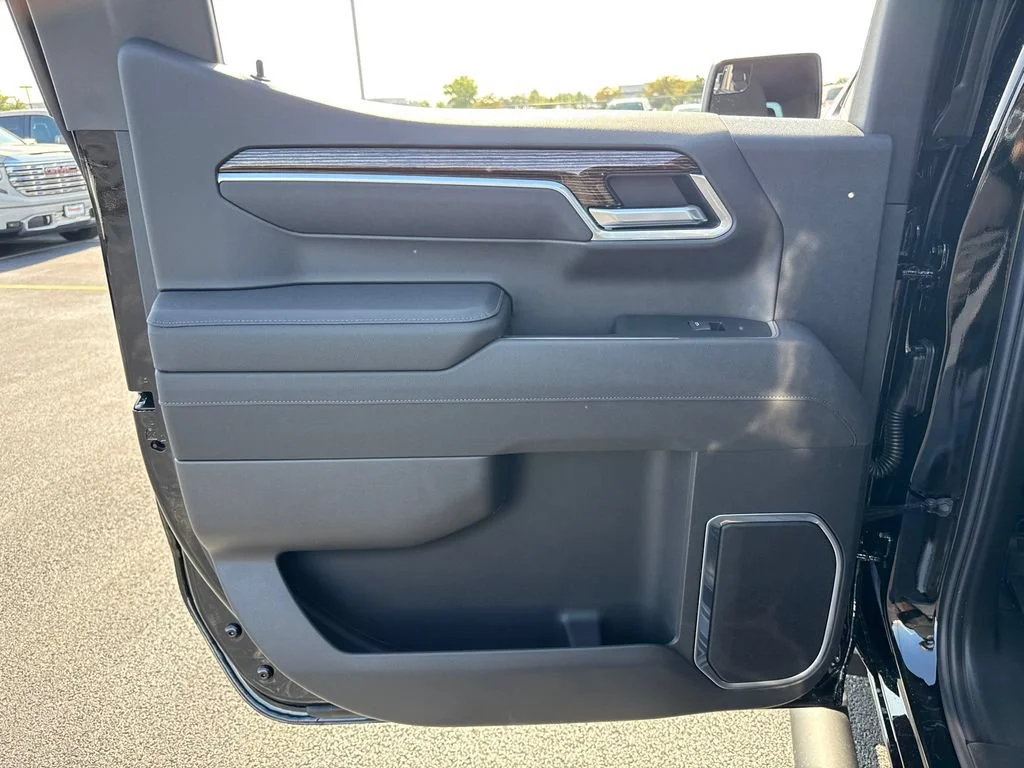 New 2026 Onyx Black GMC Elevation image 30