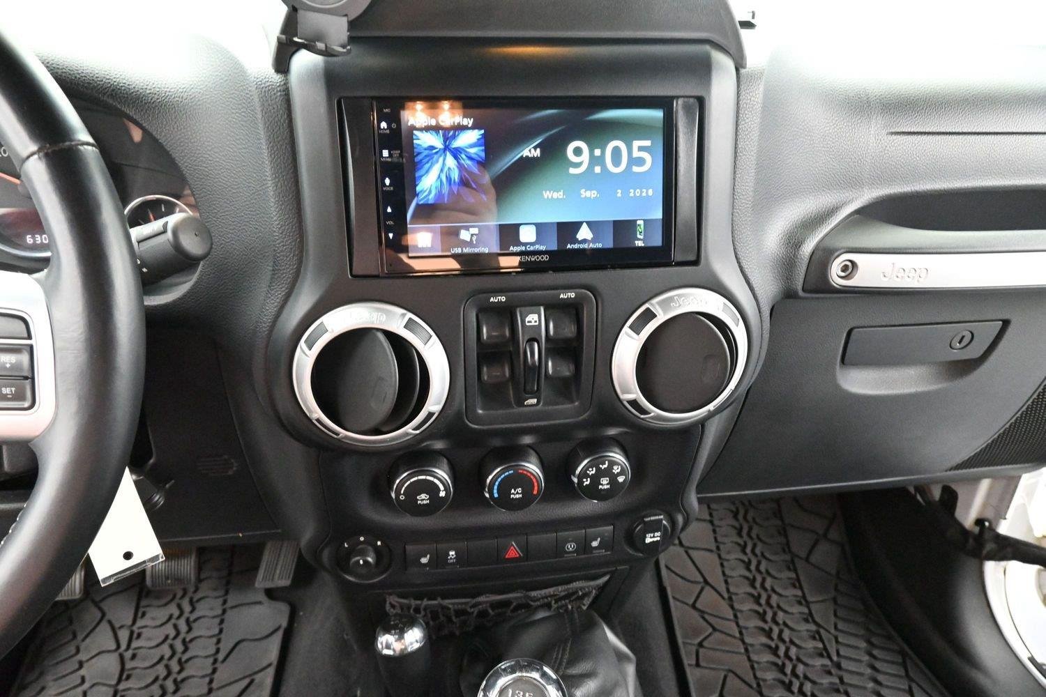 Used 2014 Bright White Clearcoat Jeep Rubicon X image 19