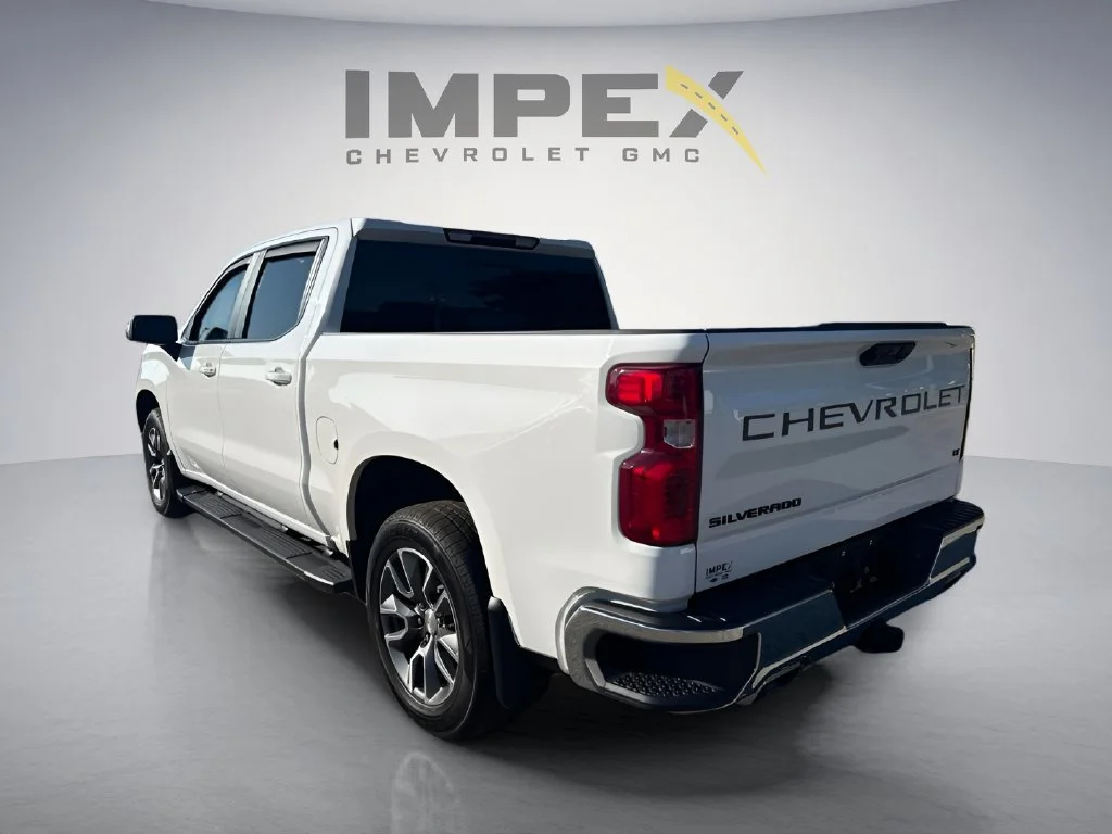 Used 2024 Summit White Chevrolet LT image 7