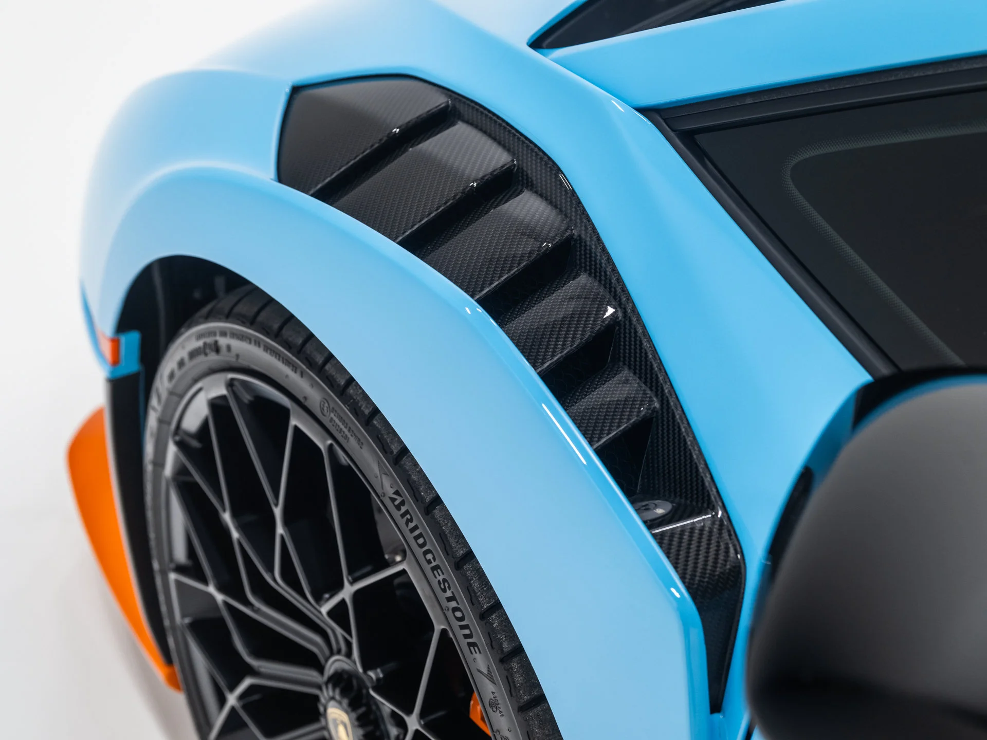 Used 2022 Blu Laufey Metallic Lamborghini Base image 17
