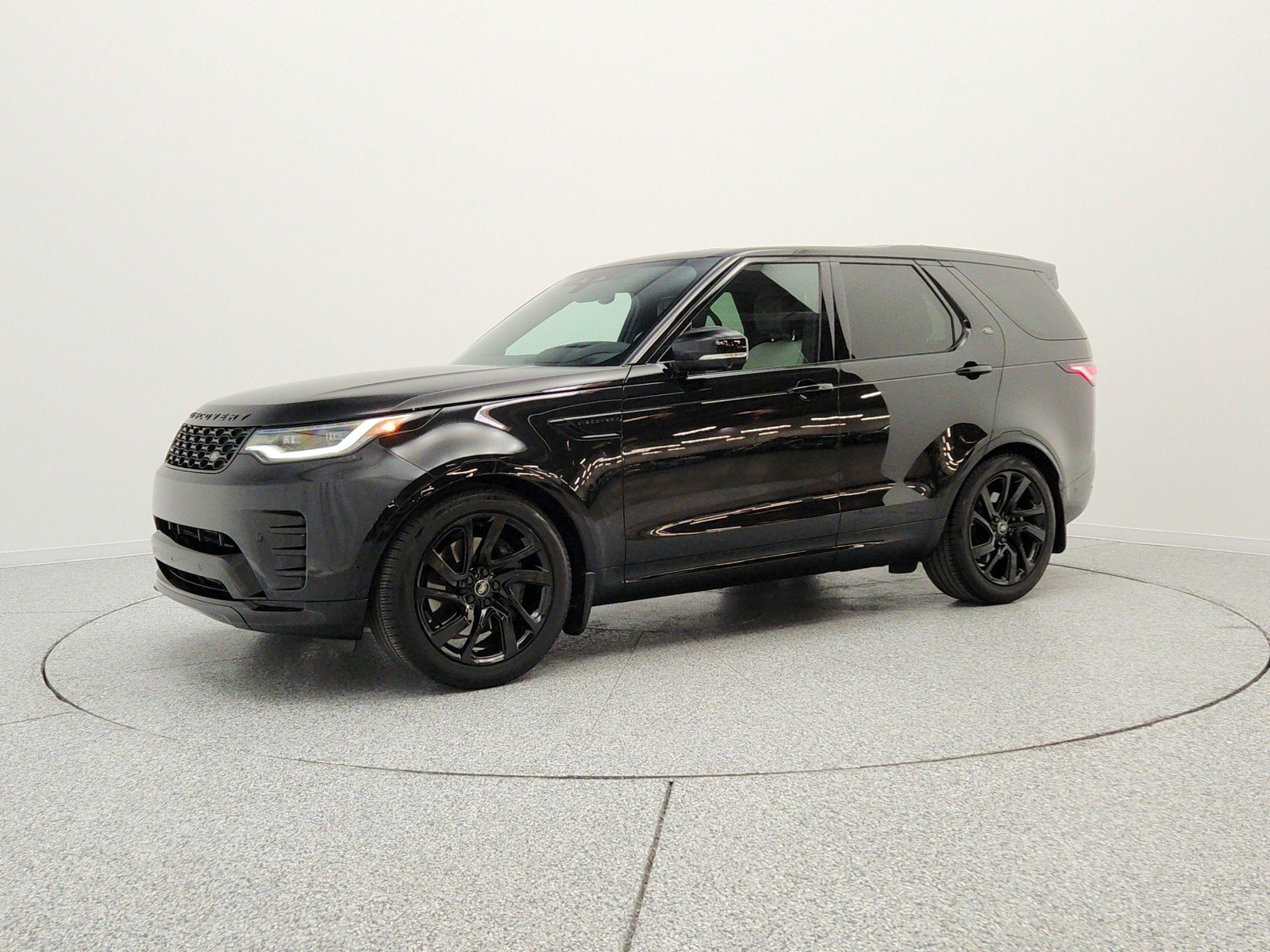 2024 Land Rover Discovery P360 Dynamic SE's photo