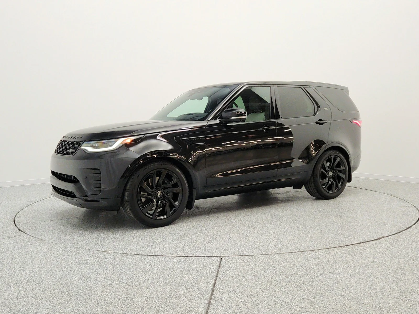 2024 Land Rover Discovery P360 Dynamic SE's photo
