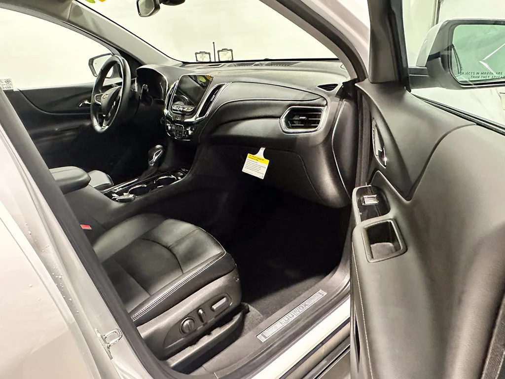 Used 2024 Summit White Chevrolet Premier image 27