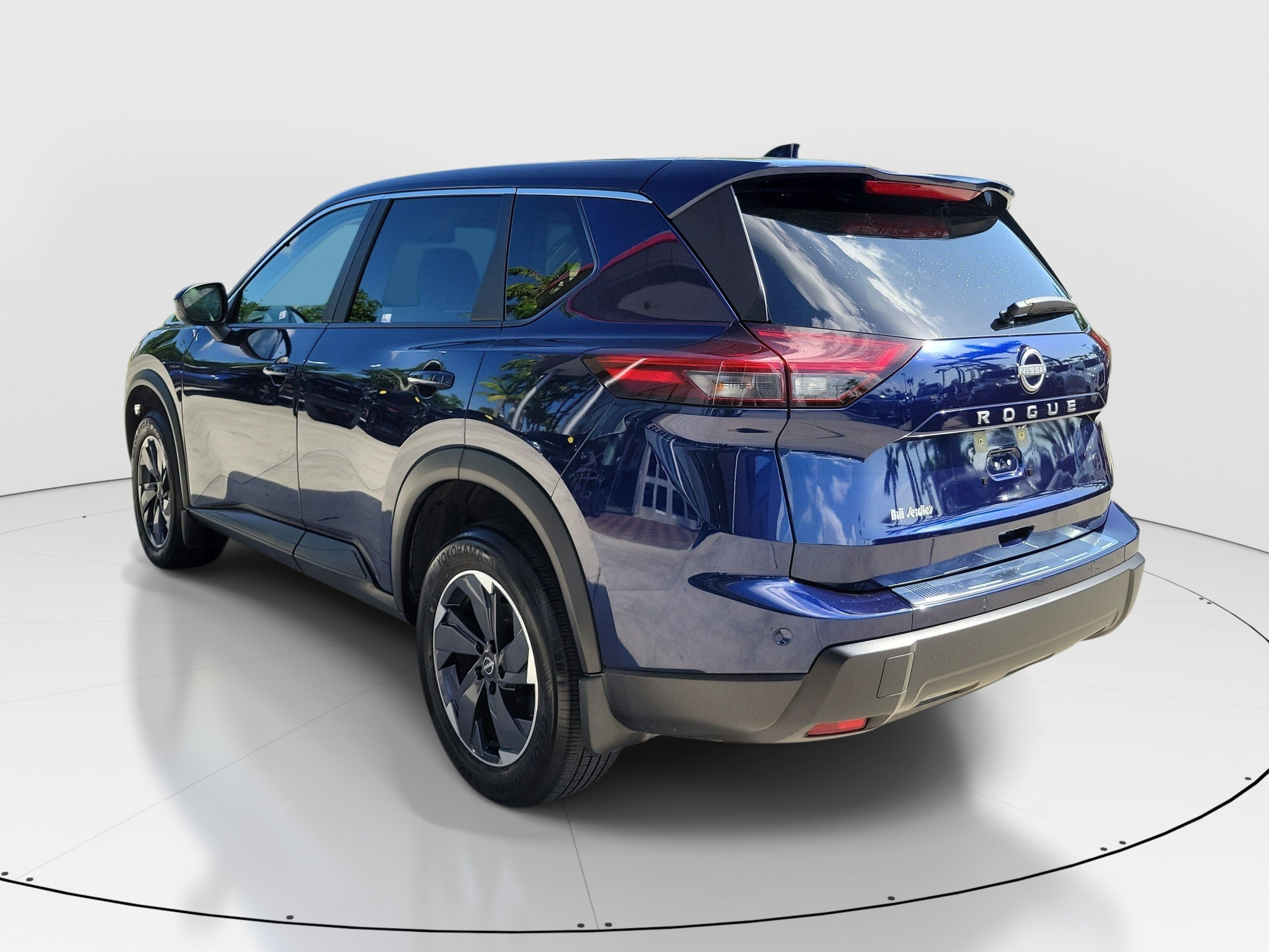 Used 2025 Deep Ocean Blue Pearl Nissan SV image 5