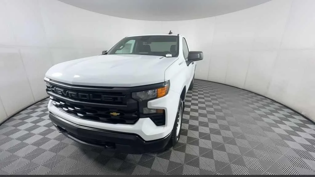 New 2026 Summit White Chevrolet WT image 5