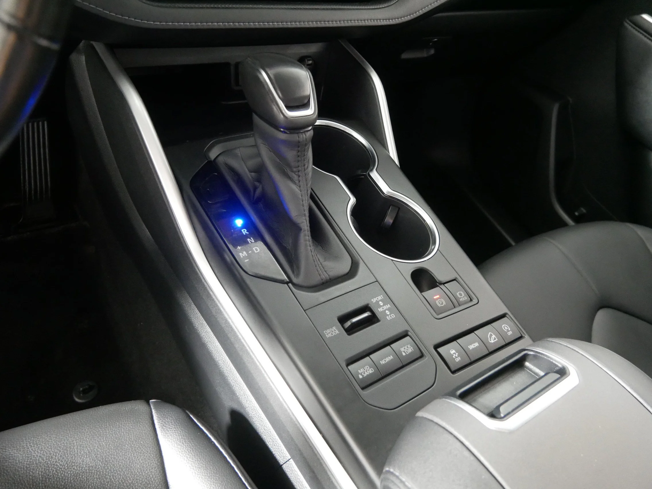 Used 2020 Opulent Amber Toyota XLE image 24
