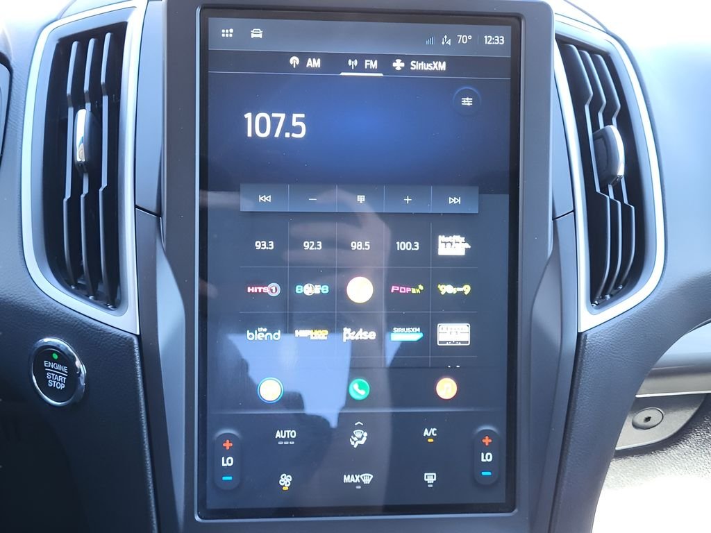 Used 2022 Oxford White Ford SE image 17
