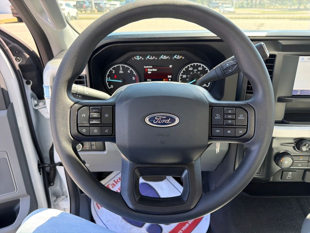 2026 Ford F-350 Super Duty Chassis Cab XL - Photo 25