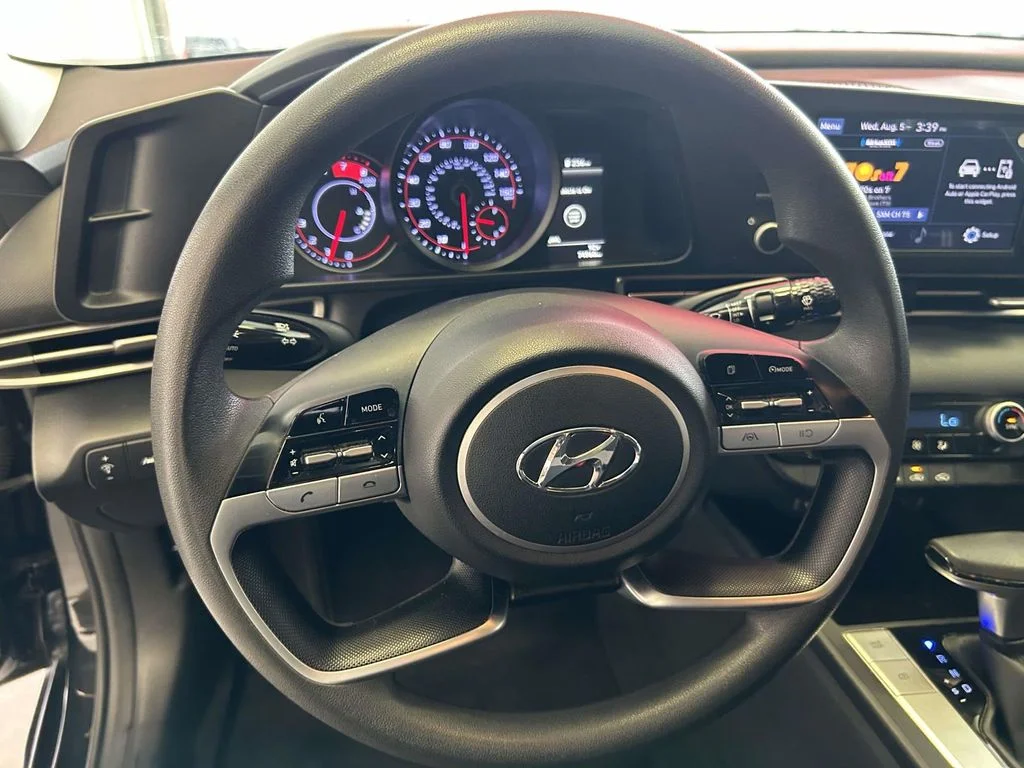 Used 2023 Black Hyundai SEL image 16