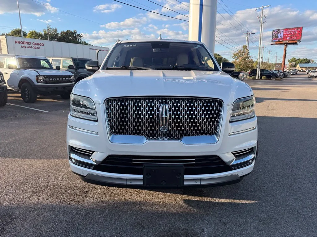Used 2019 White Lincoln Reserve image 2