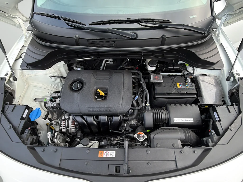 Used 2025 White Kia GT-Line image 21