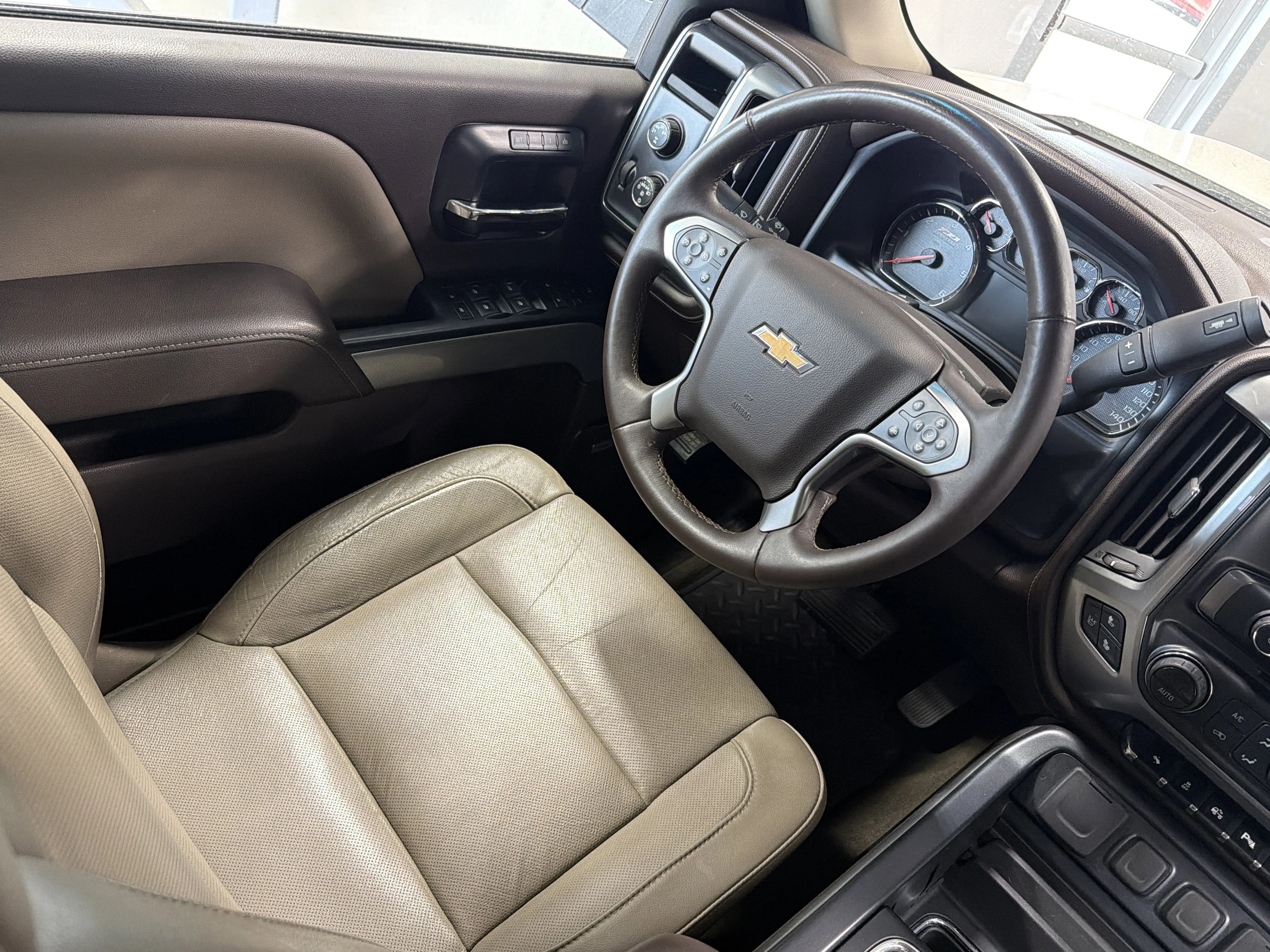 Used 2014 White Diamond Tricoat Chevrolet LTZ image 9