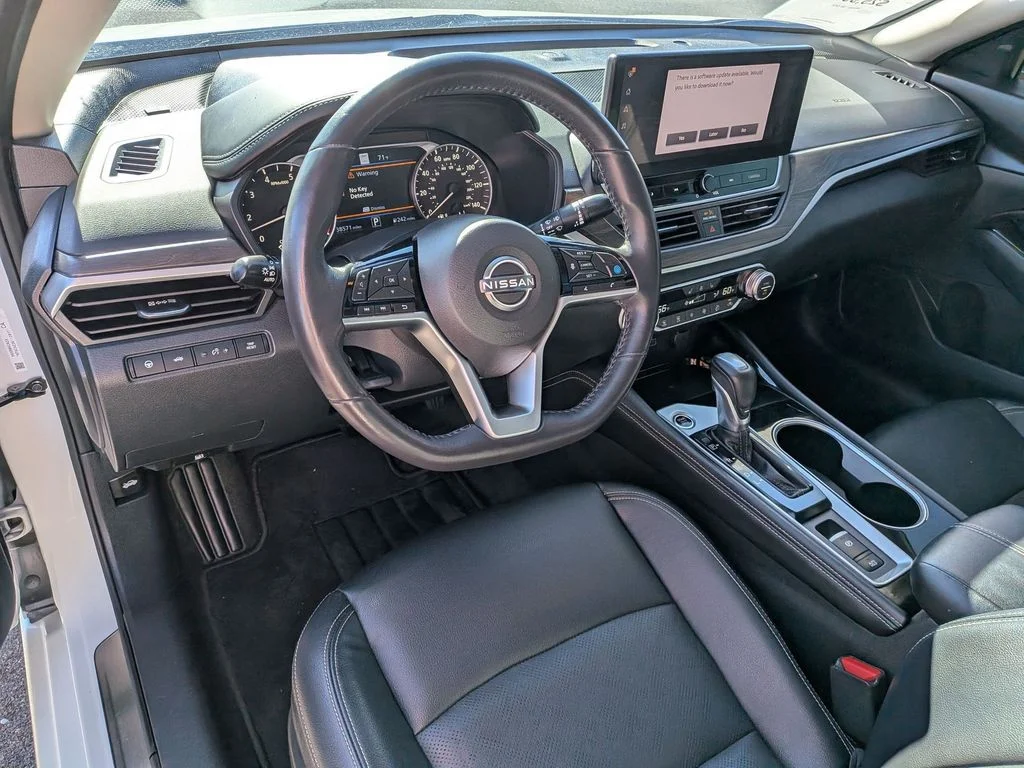 Used 2024 Pearl White Tricoat Nissan 2.5 SL image 10