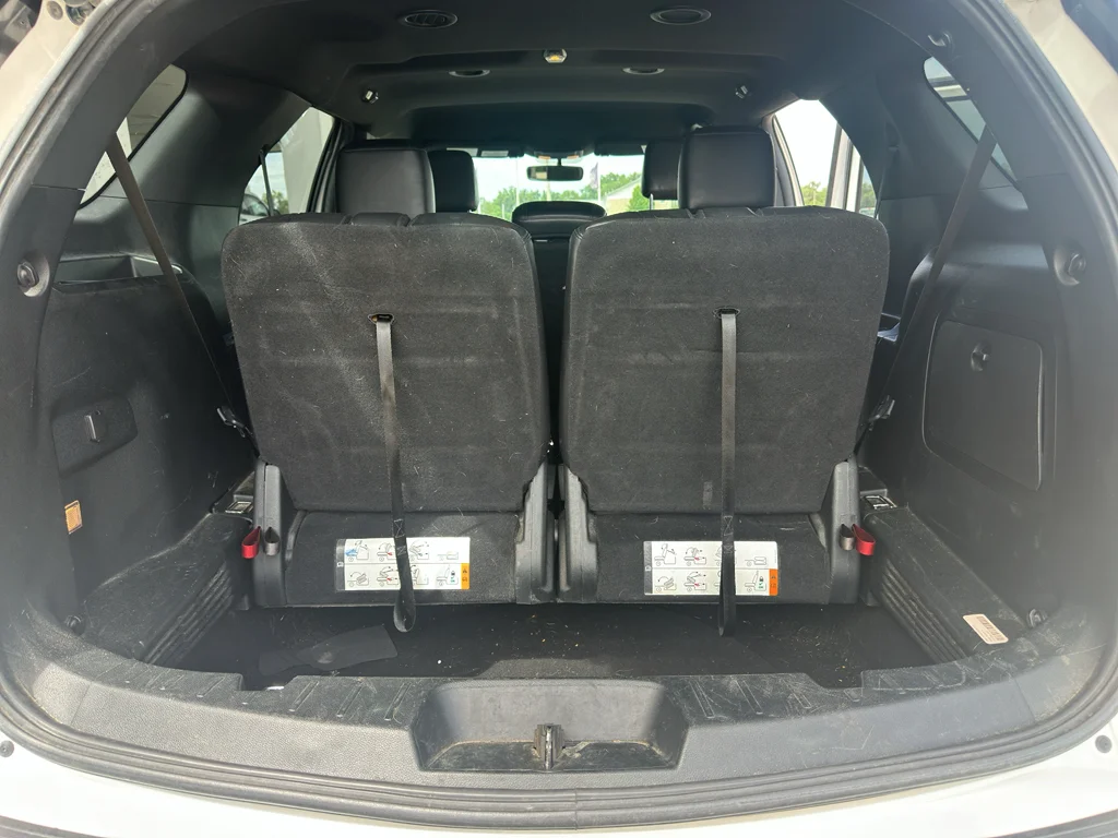 Used 2018 White Platinum Metallic Tri-Coat Ford XLT image 34