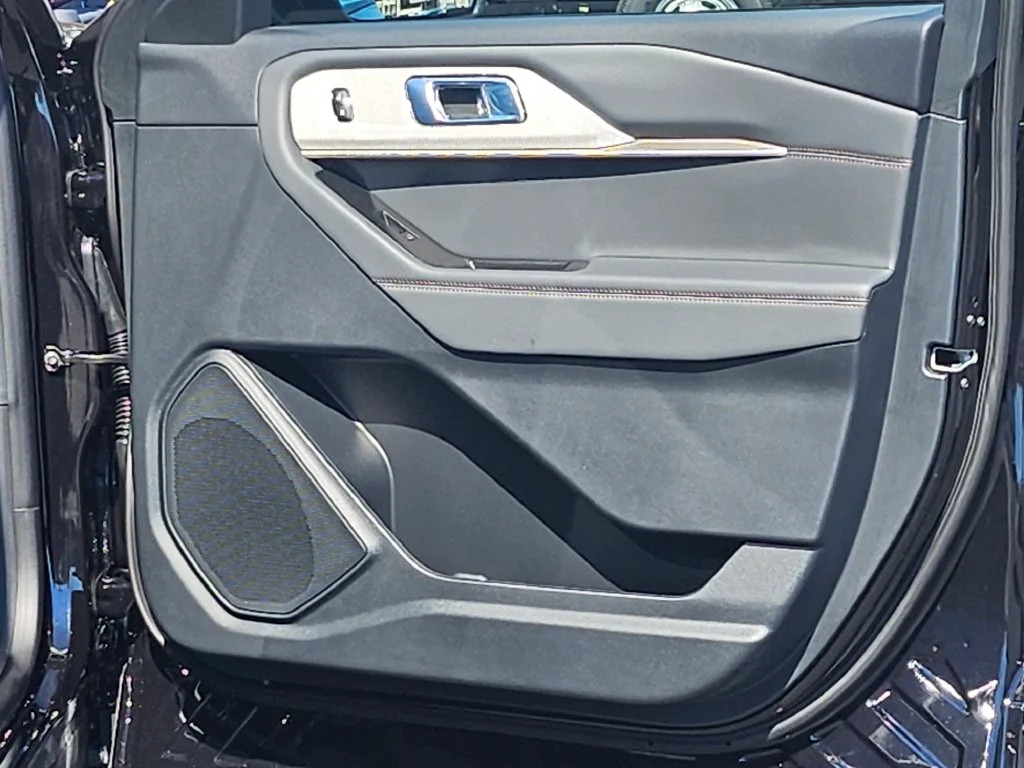 New 2027 Agate Black Metallic Ford Active image 37