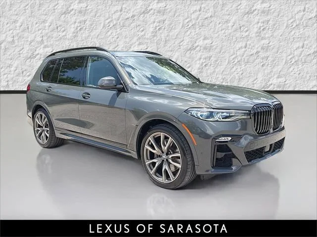 2022 BMW X7 M50i's photo