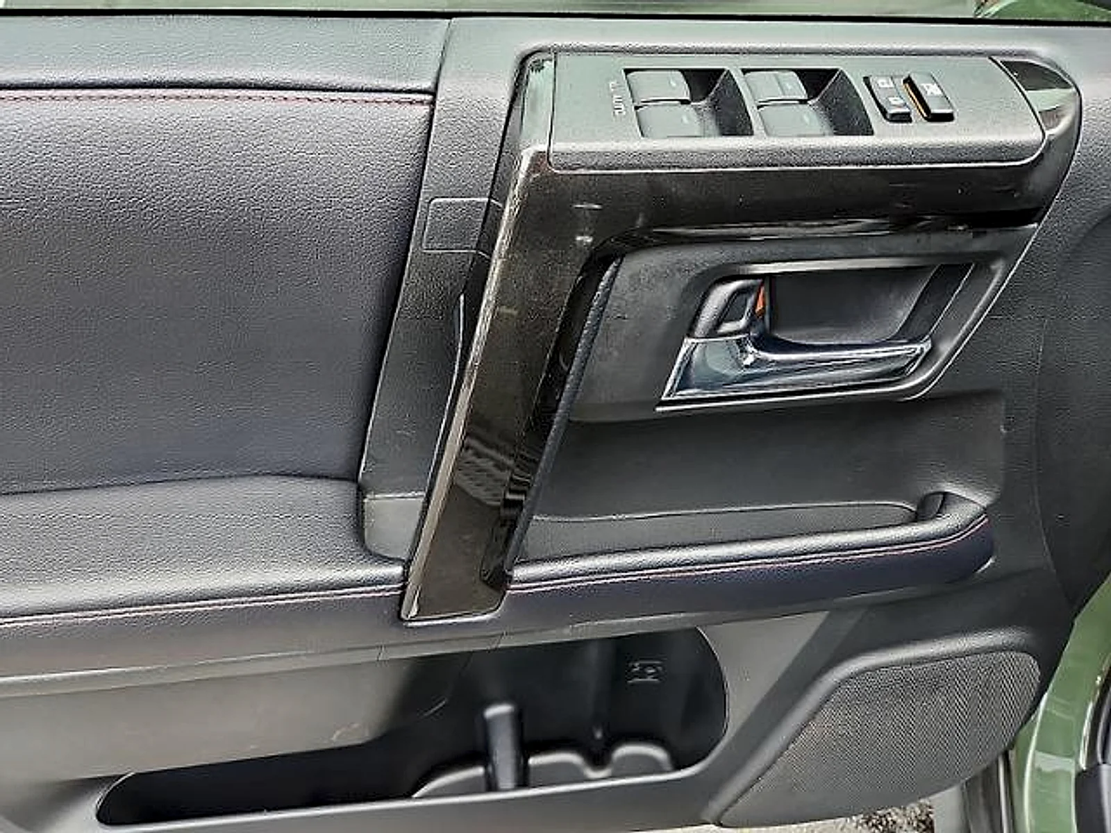 Used 2020 Hunter Green Toyota  image 10