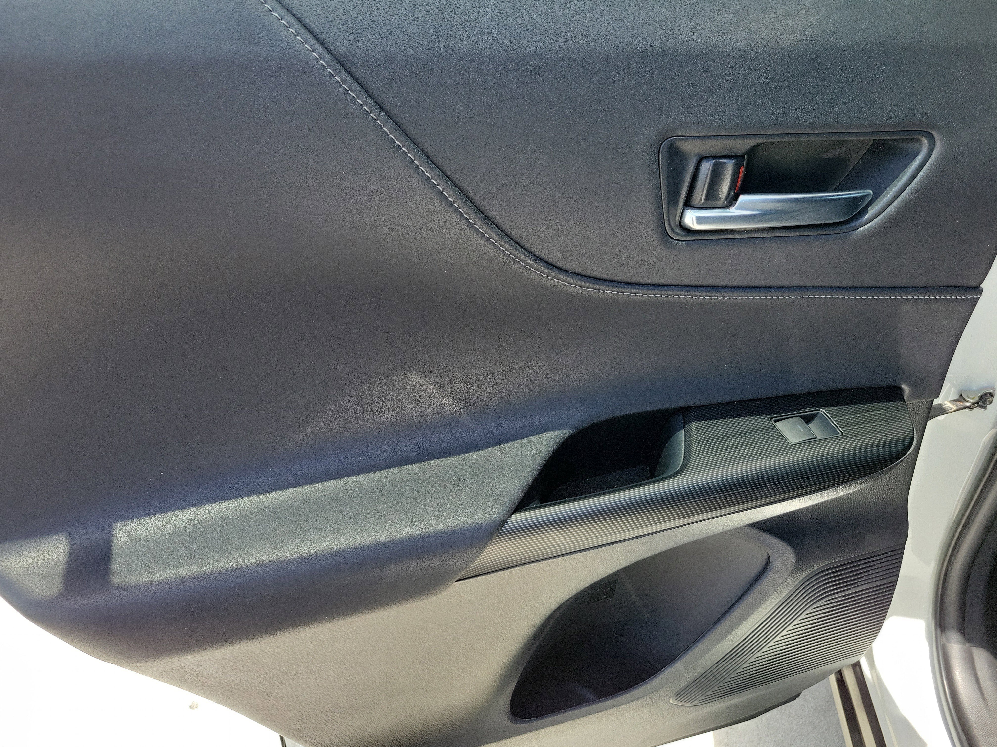 Used 2023 Pearl Toyota XLE image 12