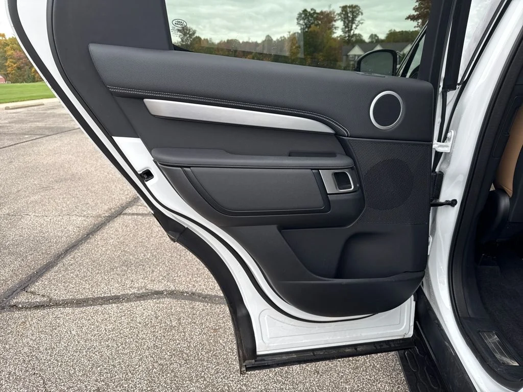 Certified Used 2025 White Land Rover Dynamic SE image 15