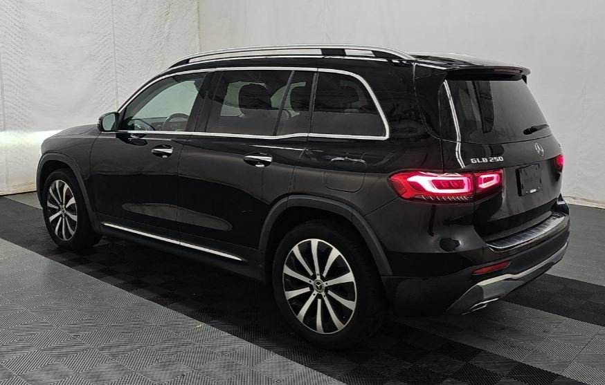 Used 2023 Black Mercedes-Benz GLB 250 image 4