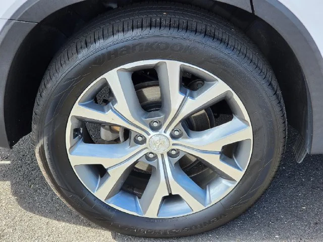 Used 2020 White Hyundai SEL image 12