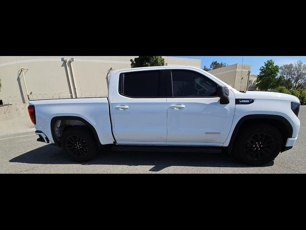 Used 2022 White GMC Elevation image 4