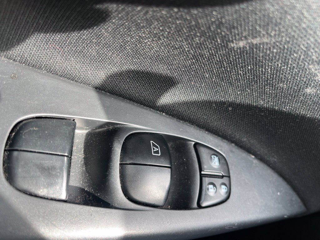 Used 2015 Silver Nissan SV image 24